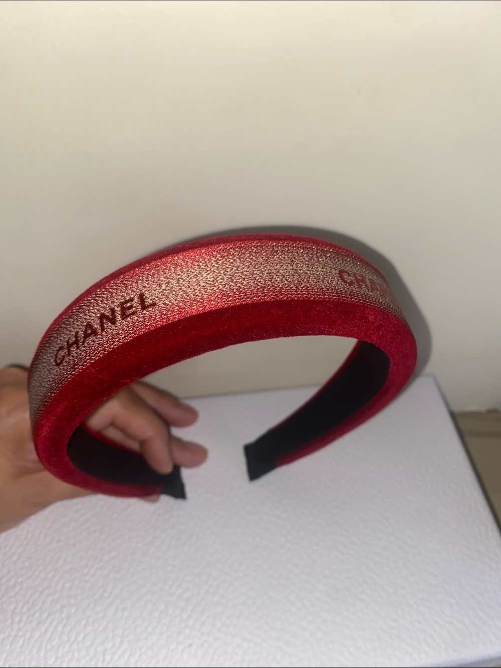 CHANEL Red Ribbon - Picture 7 of 11